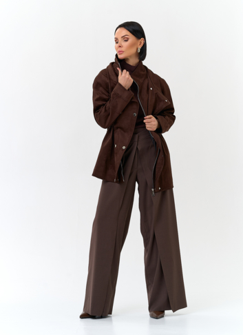 Женская куртка из эко замши с воротником стойкой