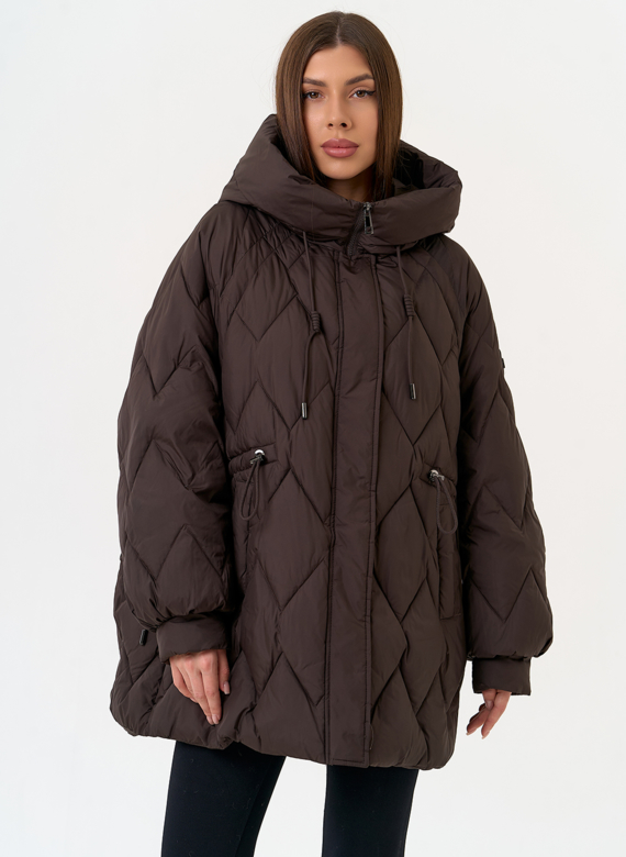 Женский пуховик с капюшоном коричневого цвета