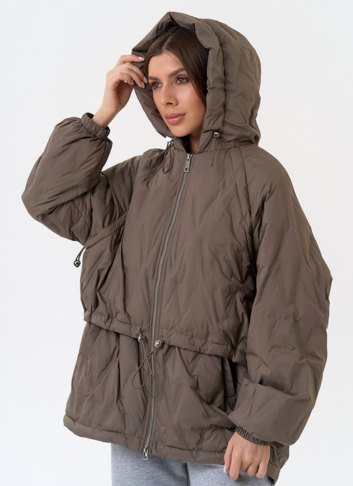 Женская куртка в коричневом цвете с капюшоном