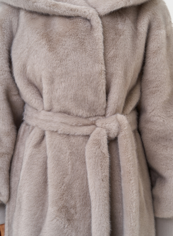 Женская шуба из эко меха с капюшоном