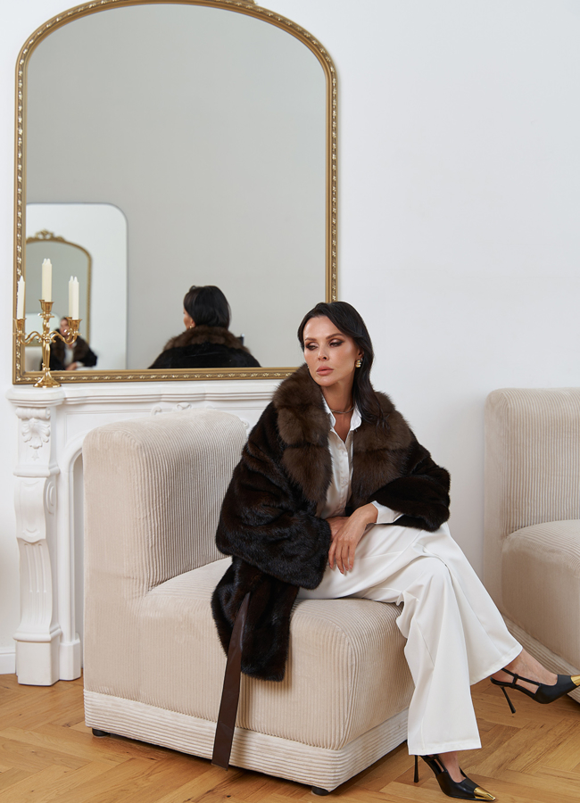 Женская шуба из меха норки с воротником из меха куницы модель № 30680 универмаг малина