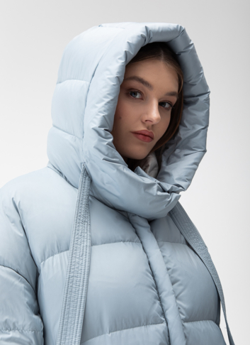Женский пуховик с капюшоном 