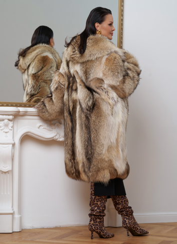 Удлиненная шуба из меха койота