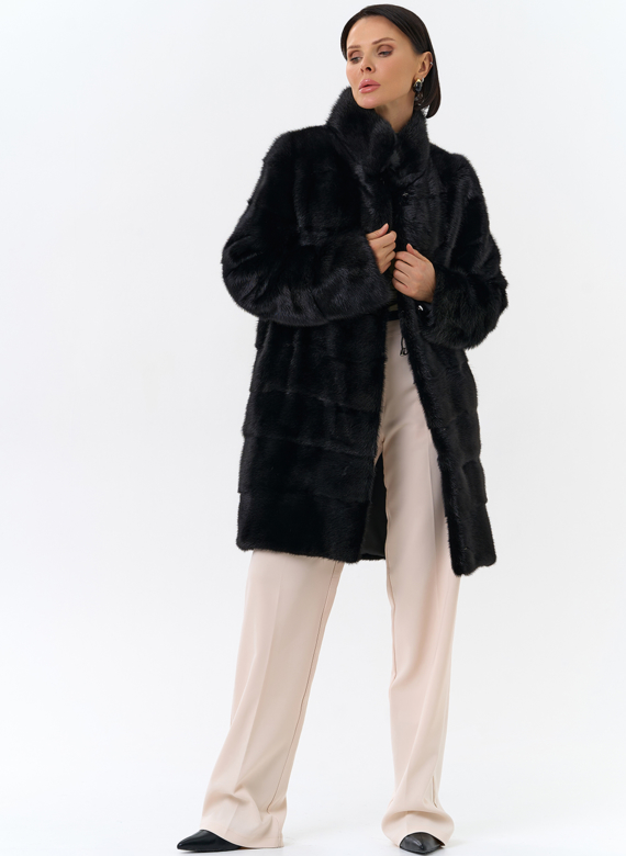 Норковая шуба с воротником стойка черного цвета 