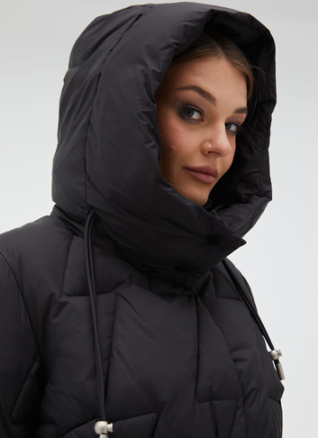 Женский пуховик с поясом