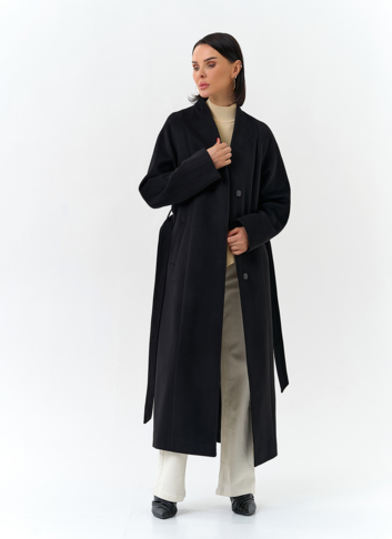 Женское пальто черного цвета с поясом