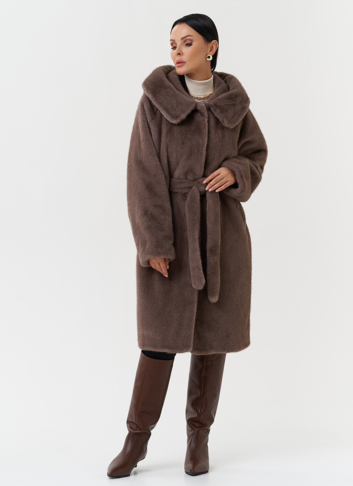 Пальто из эко меха с капюшоном