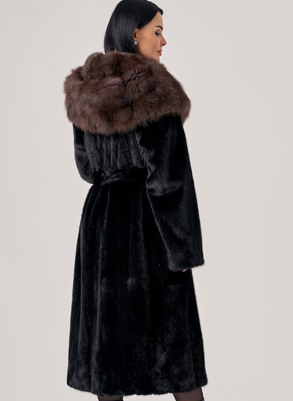 Шуба из норки с капюшоном 