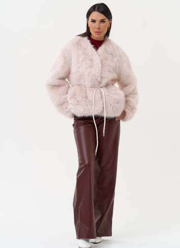 Куртка из эко меха персикового цвета