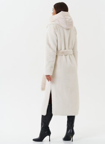 Женское пальто из эко меха с капюшоном