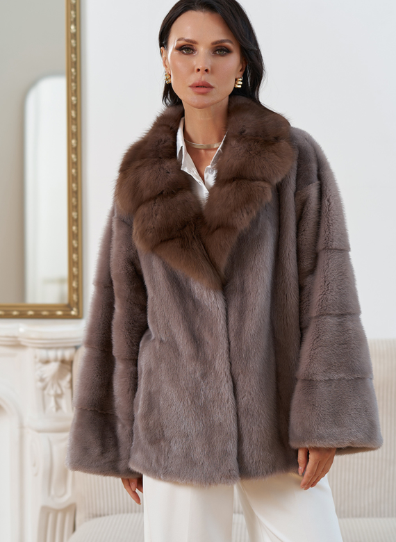 Куртка из меха норки с английским воротником из меха куницы