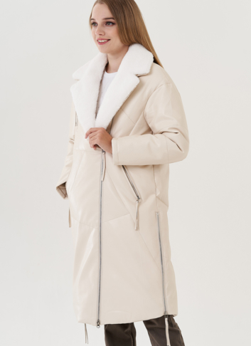Пуховик женский из эко кожи с английским воротником в светлом цвете