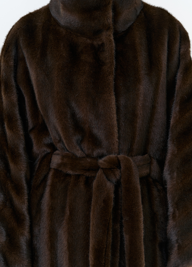 Женская шуба из эко меха с воротником стойкой модель № 31980 универмаг малина