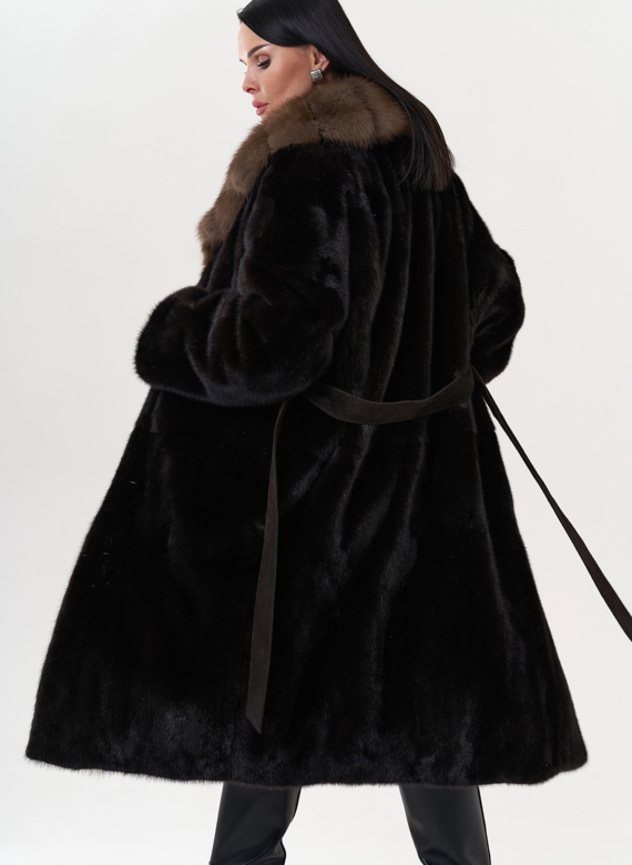 Шуба из норки с воротником из куницы