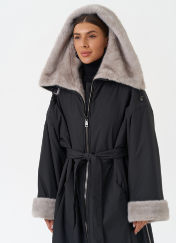 Пуховик с отделкой из эко меха 