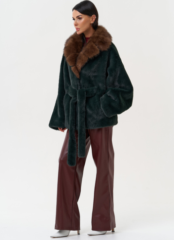 Женская куртка из эко меха с поясом