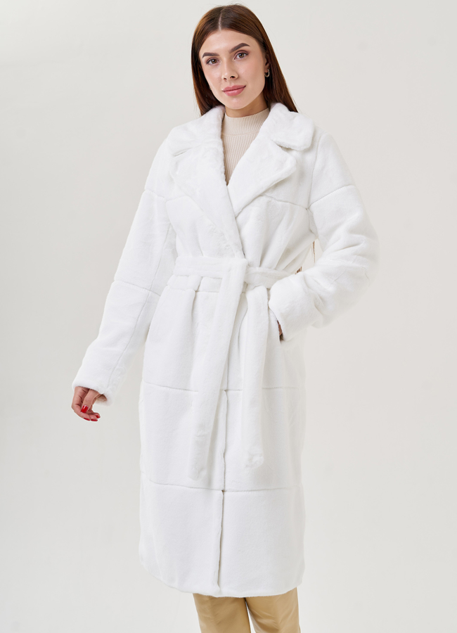Белое пальто из эко меха модель № 23533 меха малина