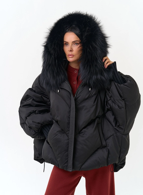 Женский пуховик с мехом чернобурой лисы на капюшоне фото
