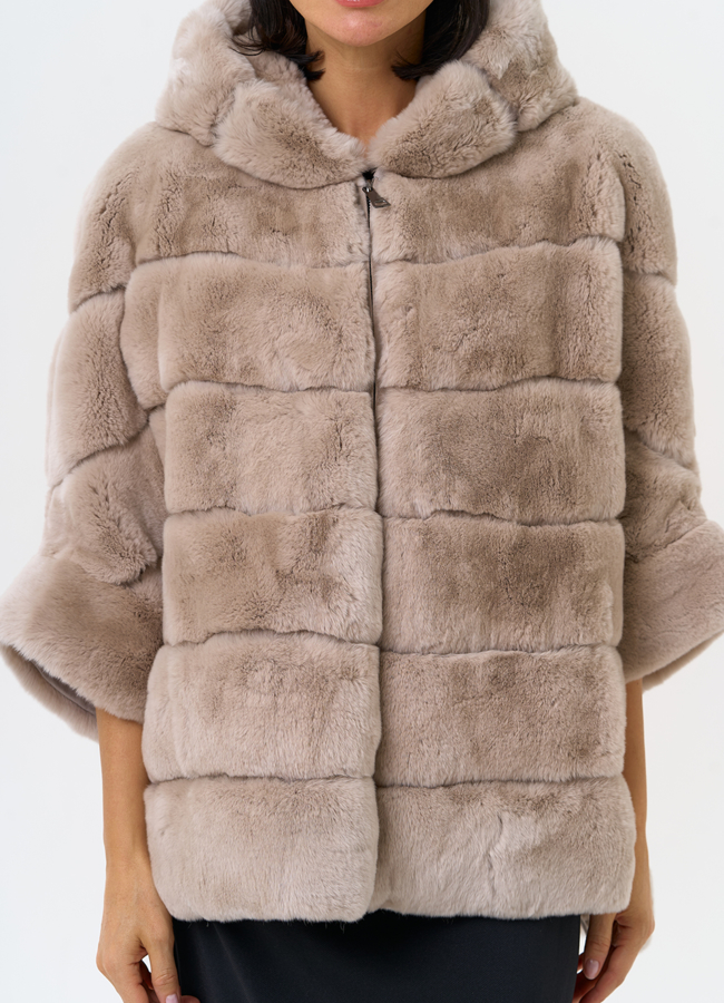 Короткая шуба из меха кролика с капюшоном модель № 25886 универмаг малина