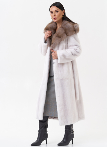 Белая шуба из норки с куницей