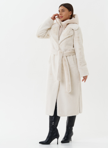 Женское пальто из эко меха с капюшоном