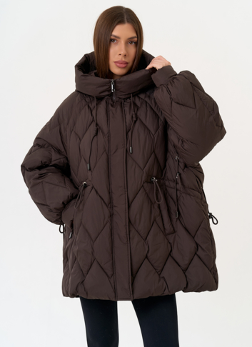 Женский пуховик с капюшоном коричневого цвета