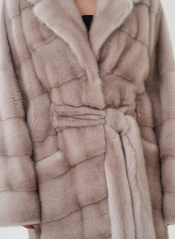 Шуба из норки с английским воротником 