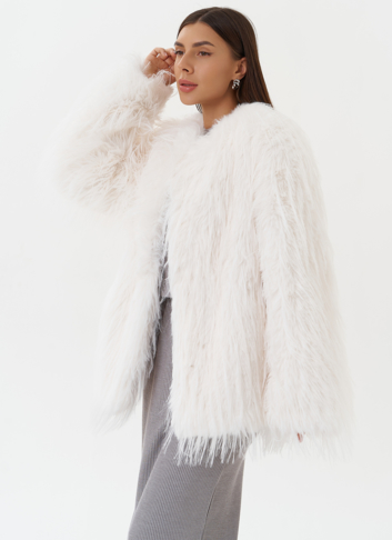 Короткая шуба под эко страуса