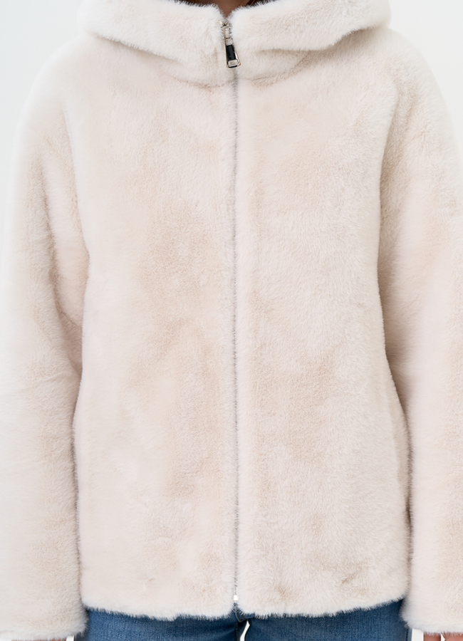 Женская куртка из эко меха с капюшоном модель № 31223 универмаг малина