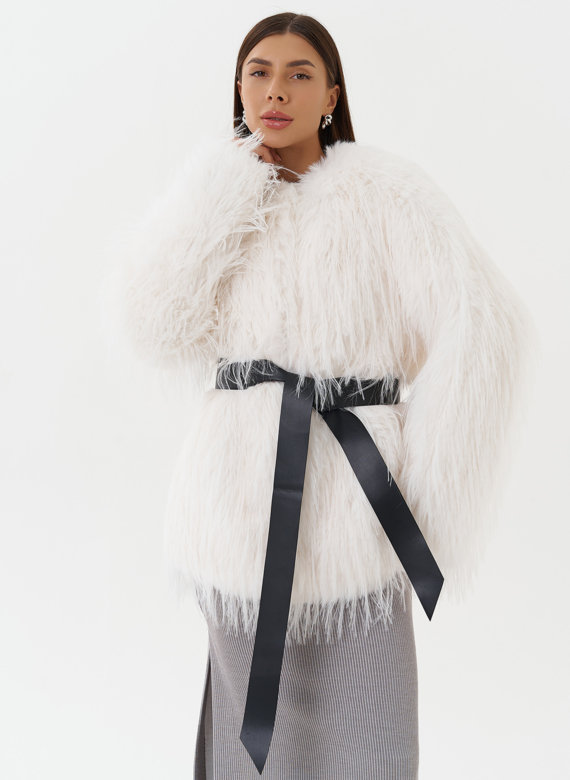 Короткая шуба под эко страуса