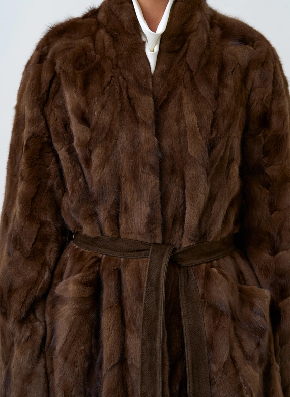 Женская шуба из меха норки  поясом 