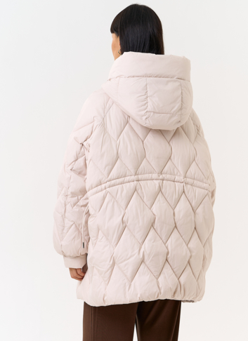 Женский светлый пуховик с капюшоном