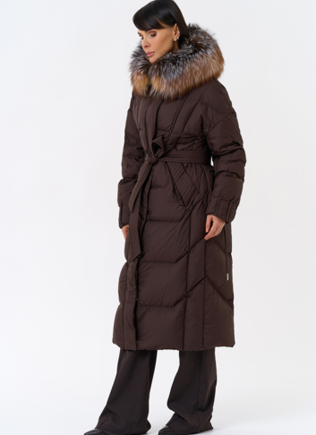 Женский пуховик с отделкой из меха блюфрост