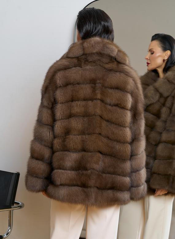 Женская шуба из куницы с английским воротником Женская шуба из куницы с английским воротником
