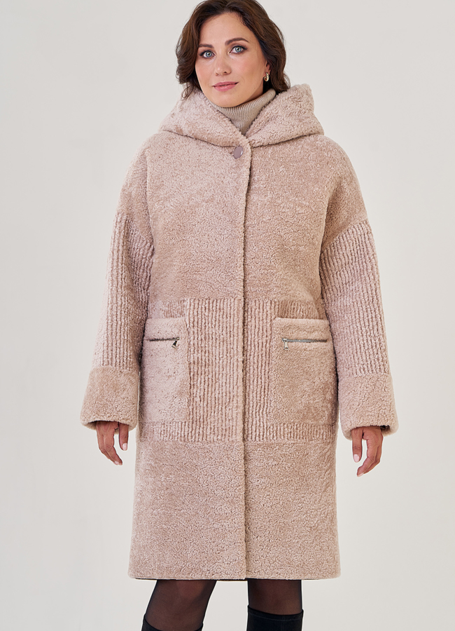 Шуба из овчины в бежевом цвете с капюшоном модель № 21979 универмаг малина