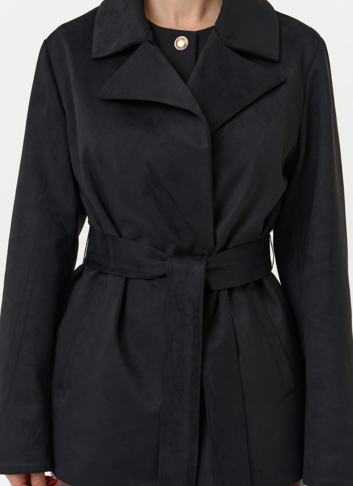 Женская куртка из эко замши с английским воротником