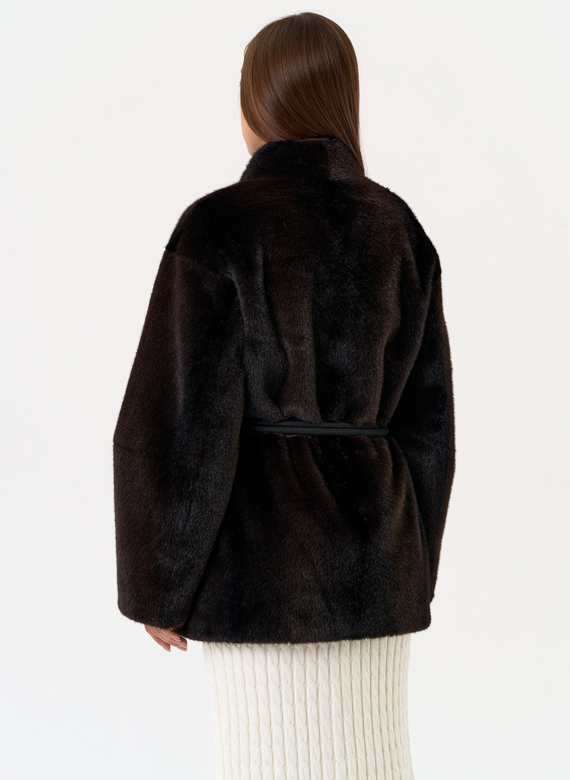 Женская шуба из эко меха коричневого цвета