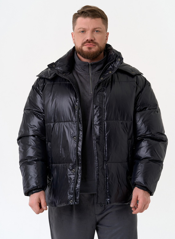 Мужской пуховик черного цвета с капюшоном