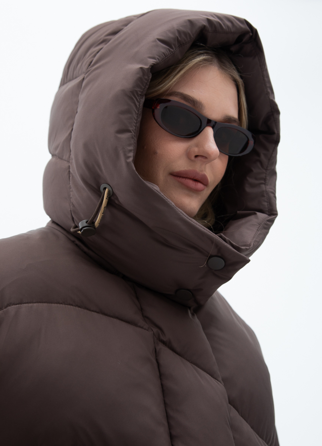 Женский пуховик коричневого цвета с капюшоном модель № 31129 универмаг малина