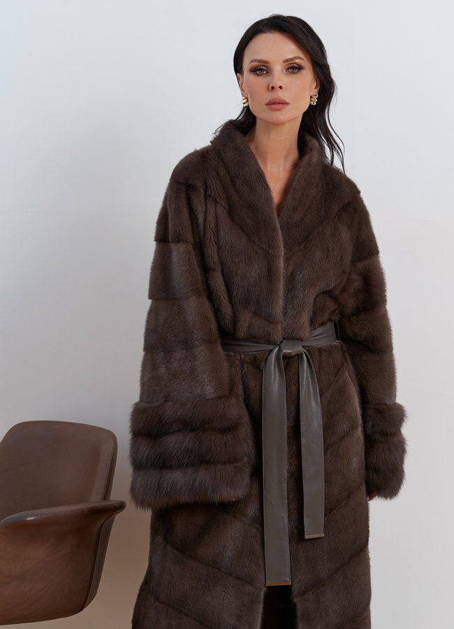 Женская длинная шуба с отделкой из меха куницы модель № 30675 универмаг малина
