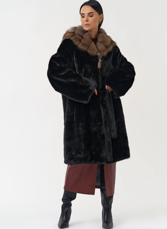 Норковая шуба с капюшоном из меха куницы