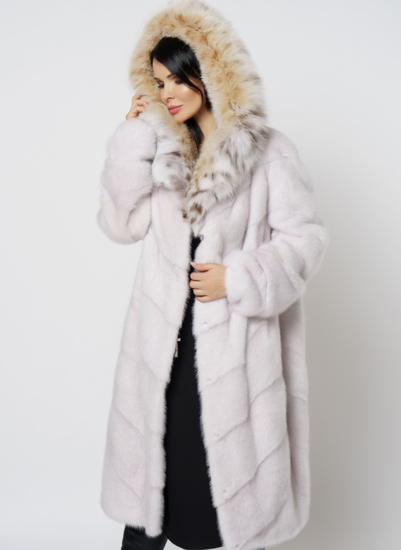 Светлая шуба с рысью