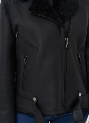 Женская дубленка черного цвета