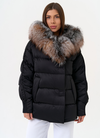 Женский пуховик с капюшоном из меха блюфрост