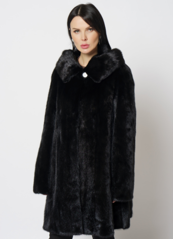 Шуба из норки с капюшоном черного цвета