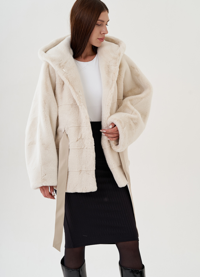 Куртка из эко меха с капюшоном модель № 25084 универмаг малина