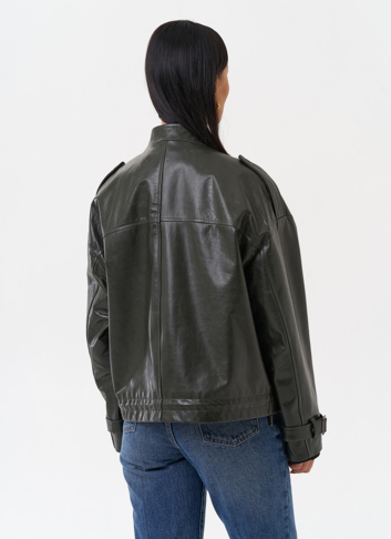 Женская кожаная куртка зеленого цвета