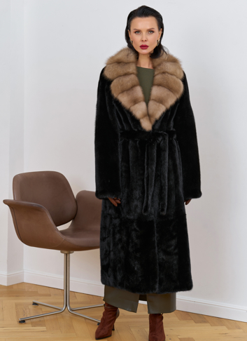 Шуба из меха норки с воротником из меха куницы Шуба из меха норки с воротником из меха куницы