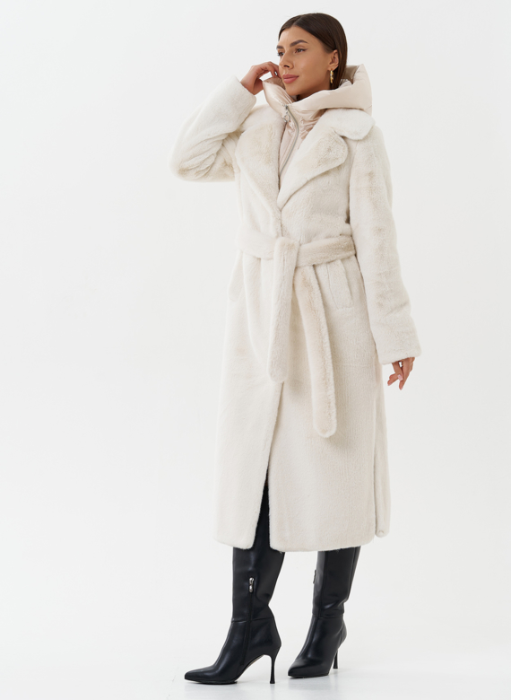 Женское пальто из эко меха с капюшоном