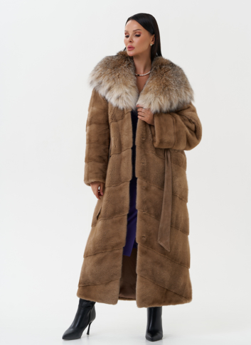 Длинная шуба из норки с капюшоном из рыси